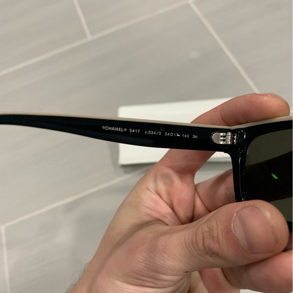 Chanel black/beige rectangle sunglasses - Picture 4 of 6